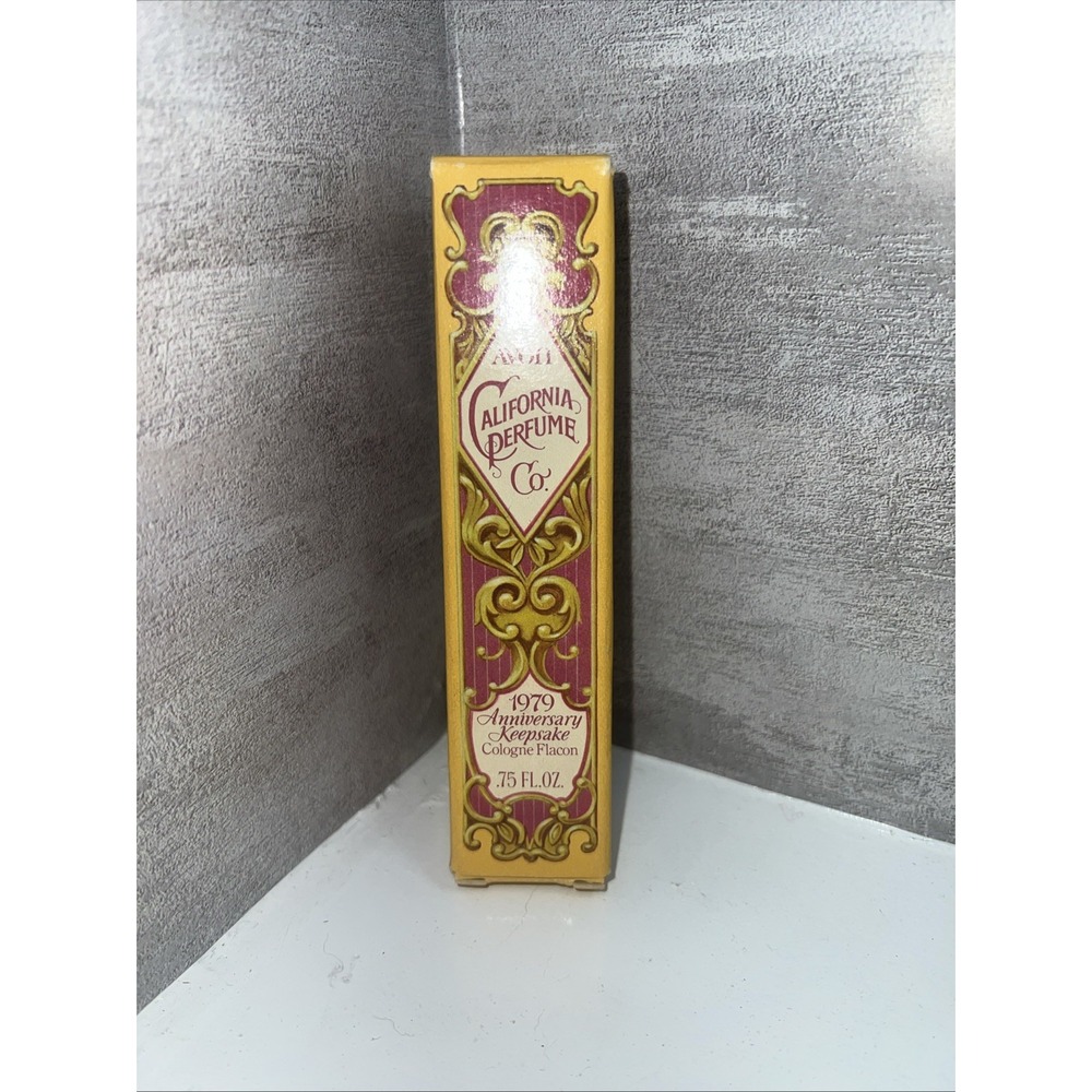 AVON CALIFORNIA PERFUME CO 1979 ANNIVERSARY KEEPSAKE FLACON TRAILING ARBUTUS-NIB